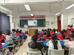 导学生养成不采办、不食用不健康食物的习惯；